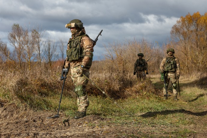 Стало известно, когда саперы из КНДР приступят к разминированию Курской области Стало известно, когда саперы из КНДР приступят к разминированию Курской области