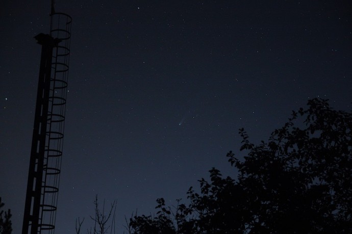 Над Ярославлем запечатлели комету «Леммон» Над Ярославлем запечатлели комету «Леммон»