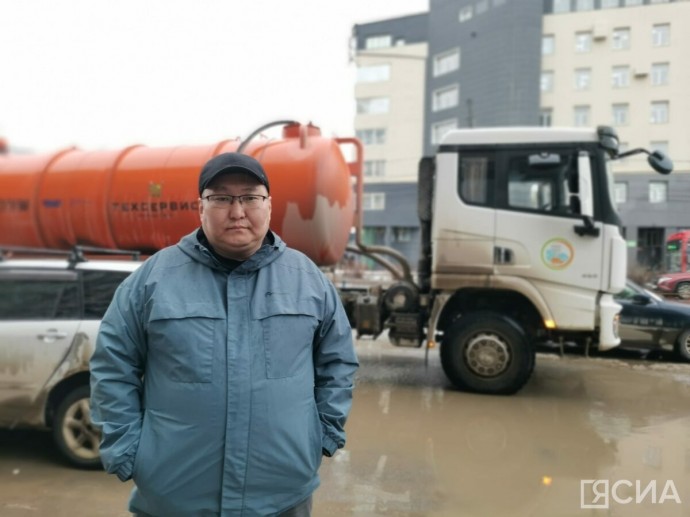 Городские службы Якутска сосредоточены на откачке талых вод из-под аварийных домов
