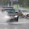 В Москве водителей попросили соблюдать скоростной режим и дистанцию из-за грозы