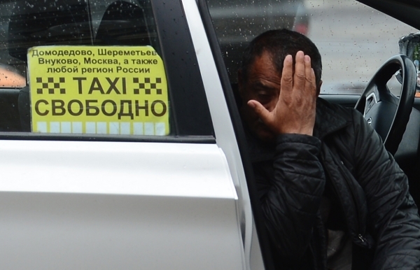 В Московской ТПП предупредили о возможном введении штрафов за нелегальное такси в столичном аэропорту Внуково