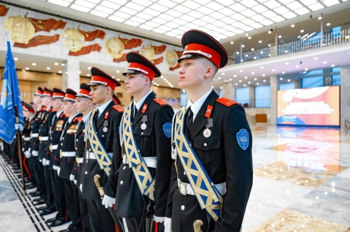 Стародубский казачий кадетский корпус имени Героя Советского Союза А.И. Тарасенко получил Переходящее знамя Президента РФ Стародубский казачий кадетский корпус имени Героя Советского Союза А.И. Тарасенко получил Переходящее знамя Президента РФ