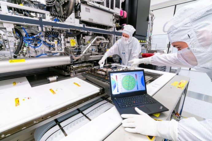 Intel подсчитала, сколько должна зарабатывать на сторонних заказах для превращения во второго по величине производителя чипов