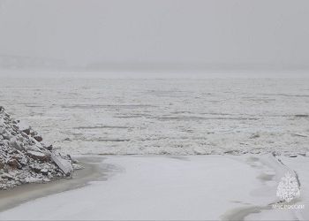 Ледовую переправу закрыли на Зейском водохранилище