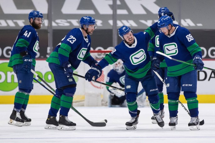 «Ванкувер» в гостях обыграл «Анахайм» и прервал серию из трёх поражений кряду «Ванкувер» в гостях обыграл «Анахайм» и прервал серию из трёх поражений кряду