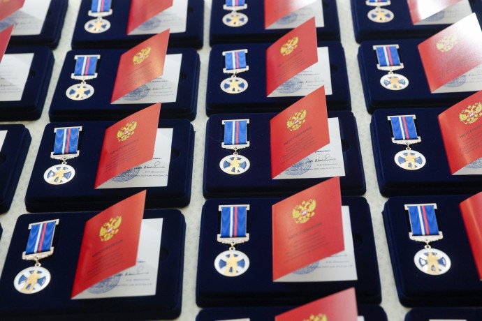 В Совете Федерации наградили детей-героев