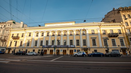 Театр Ленсовета сообщил, что Илья Дель не выйдет на сцену в декабре