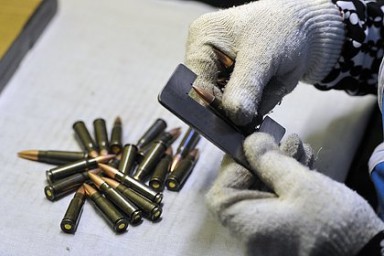 Десятки человек допросили по делу о поставках патронов «Калашникову»