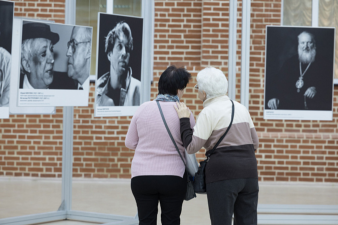 В атриуме Тульского кремля открылась выставка фотопортретов известных россиян В атриуме Тульского кремля открылась выставка фотопортретов известных россиян