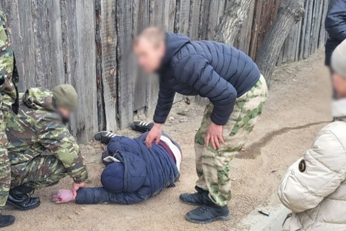 В Бурятии бойцы спецназа помогли потерявшему сознание мужчине