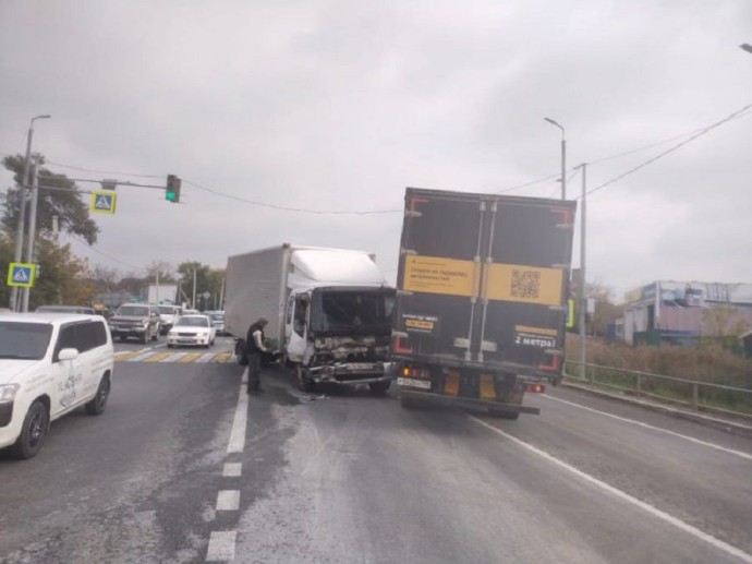 Полицейские раскрыли подробности тройного ДТП на федеральной трассе в Приморье Полицейские раскрыли подробности тройного ДТП на федеральной трассе в Приморье