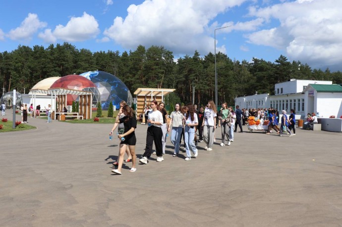 Дети из Курска разместились в лагере «Звездный» Дети из Курска разместились в лагере «Звездный»