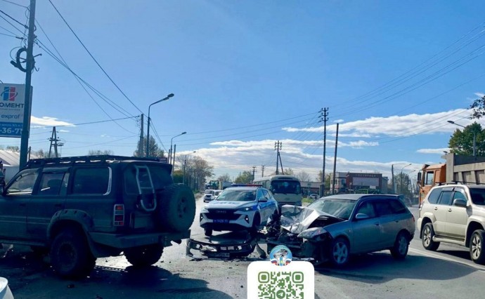 Внедорожник выехал на встречку: подробности серьёзного ДТП в Южно-Сахалинске