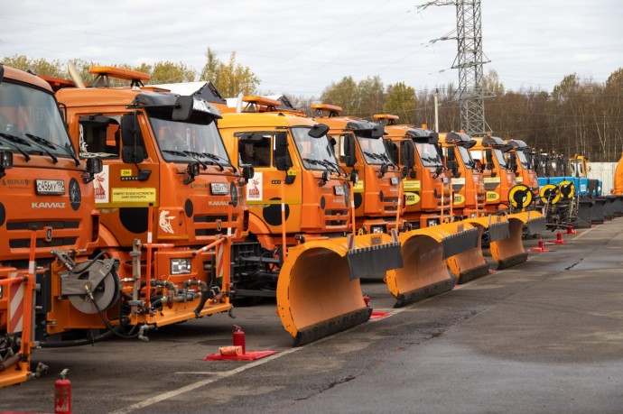 Сергей Петриченко: В Петербурге идут проверки готовности уборочной техники к зиме