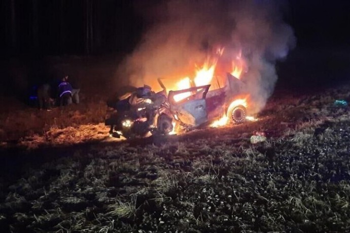 Три человека погибли в лобовом столкновении автомобилей в Вологодской области