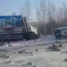 Два грузовика и пикап жестко столкнулись на федеральной трассе в Приамурье