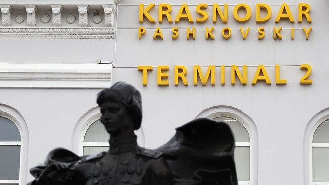 В Краснодаре ввели временные ограничения на прием и выпуск воздушных судов В Краснодаре ввели временные ограничения на прием и выпуск воздушных судов