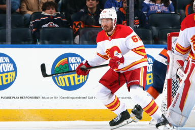 "Калгари" выставил на драфт отказов российского защитника Мироманова