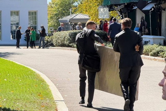 Предлагает надавить: Зеленский привез Трампу карты с болевыми точками российского ВПК