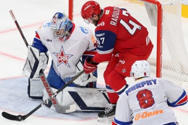 "Локомотив" дома победил СКА, команда Ларионова остаётся вне зоны плей-офф