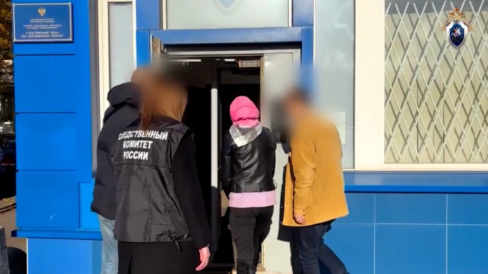 Петербурженку, бросившую ребёнка на мусорной площадке, отправили под стражу Петербурженку, бросившую ребёнка на мусорной площадке, отправили под стражу