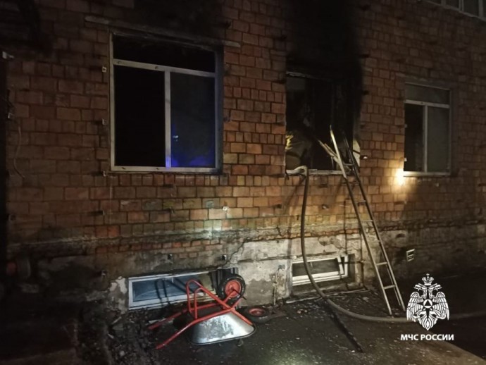 Во Владивостоке загорелась поликлиника