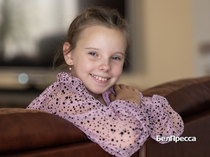 Творческий свет Ани Светличной. Девочка из Чернянки выступает в госпитале для солдат Творческий свет Ани Светличной. Девочка из Чернянки выступает в госпитале для солдат