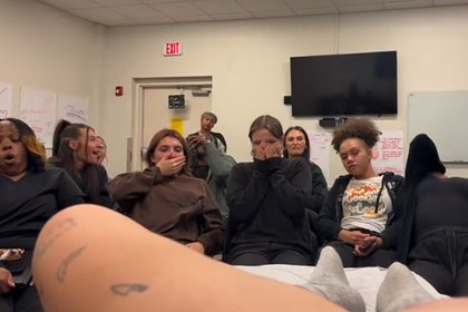 Студентка сделала эпиляцию зоны бикини при однокурсниках и поделилась впечатлениями