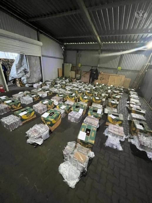 «Сюрприз» из Эквадора: в петербургском порту обнаружили 1,5 тонны «запрещенки» в ящике с бананами «Сюрприз» из Эквадора: в петербургском порту обнаружили 1,5 тонны «запрещенки» в ящике с бананами