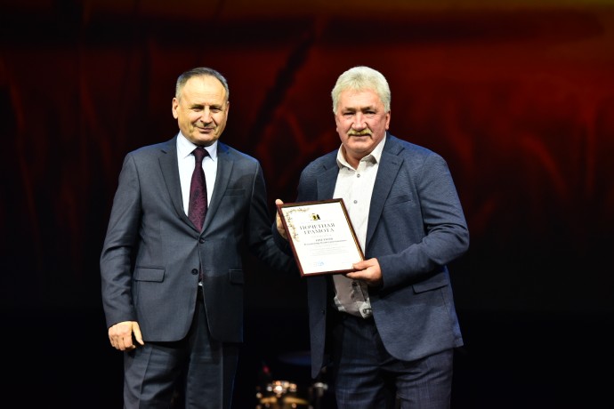 Михаил Евраев вручил награды работникам агропромышленного комплекса региона