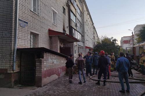 В Благовещенске — серьезный пожар в многоэтажке на Горького