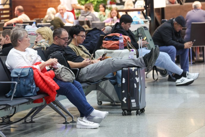 Пассажиров задерживающихся поездов предлагают бесплатно кормить и селить в отели