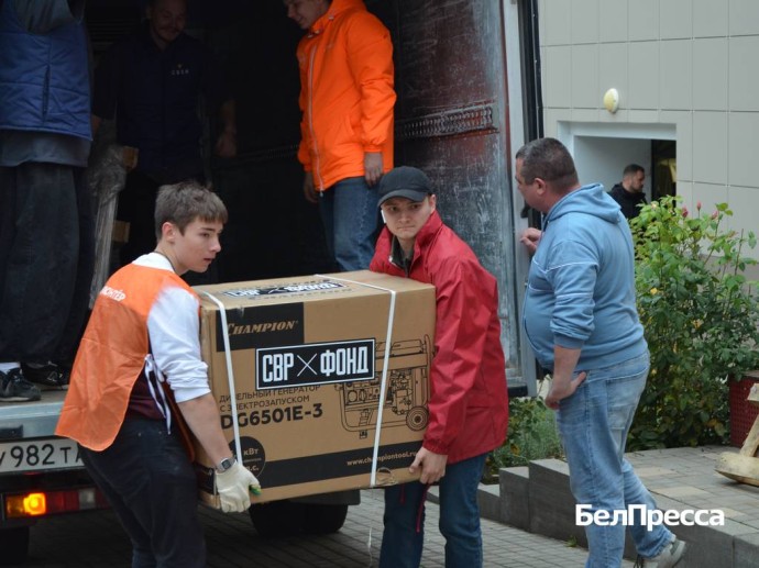 Владимир Соловьёв привёз в Белгород гуманитарную помощь на 10 млн рублей Владимир Соловьёв привёз в Белгород гуманитарную помощь на 10 млн рублей