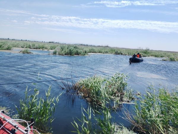 В Бурятии семья с детьми застряла в лодке на Селенге