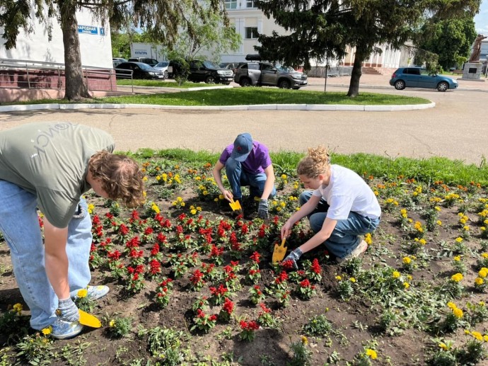 В Ярославской области в этом году временно трудоустроили около двух тысяч подростков