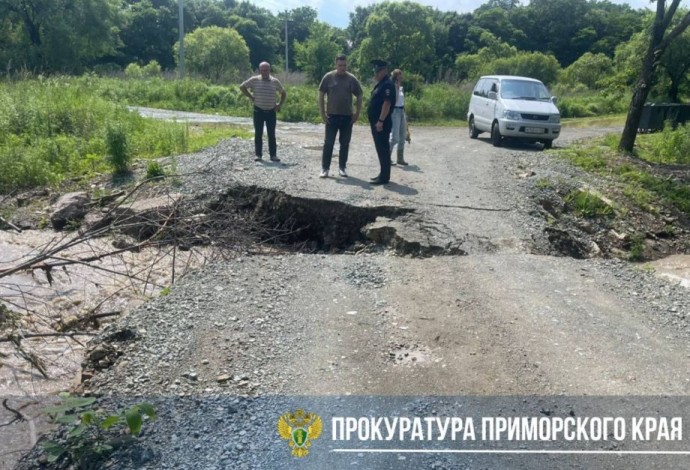 Очередная дорога оказалась разрушена в Приморье из-за осадков