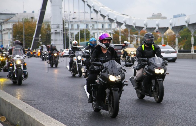 Более 12 тыс. мотоциклистов приняли участие в 13-м Московском мотофестивале