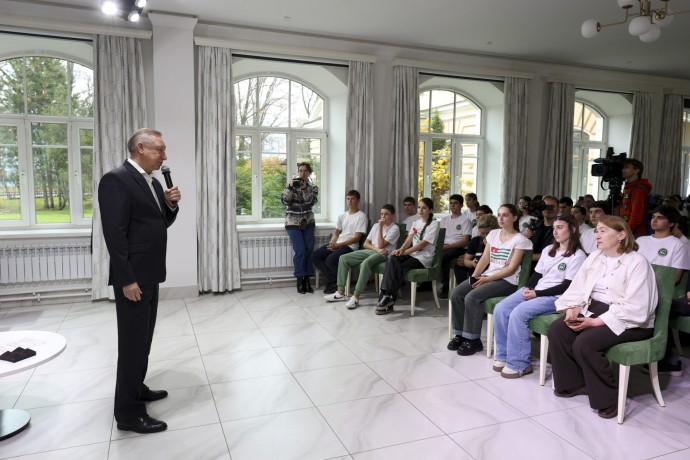 Александр Беглов встретился со школьниками и студентами колледжа из Республики Абхазия