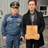 Одоевские спасатели подарили Виктору Добронравову икону Неопалимая Купина