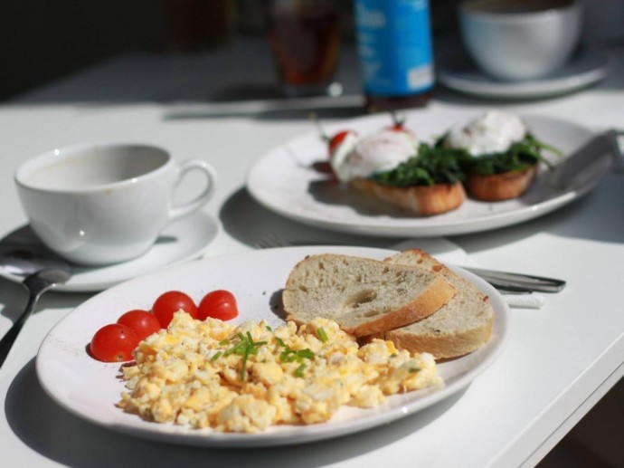 Кукурузный крахмал улучшает текстуру яичницы-болтуньи — советы кулинаров