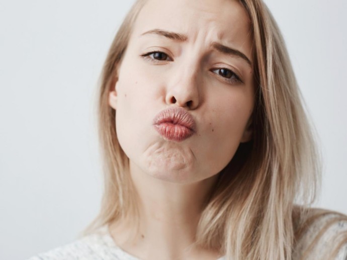 Мороз и сухой воздух усиливают сухость губ — косметолог Наталья Рябинова Мороз и сухой воздух усиливают сухость губ — косметолог Наталья Рябинова