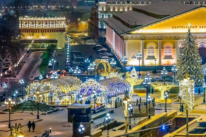 Световые тоннели смонтировали в Москве в преддверии Нового года Световые тоннели смонтировали в Москве в преддверии Нового года