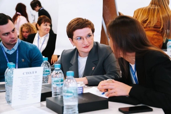 Запорожская область приняла участие в совещании по молодежной политики России