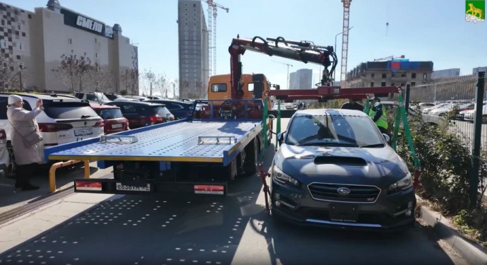 Эвакуаторы вышли на охоту: во Владивостоке увезли первые машины злостных нарушителей парковки Эвакуаторы вышли на охоту: во Владивостоке увезли первые машины злостных нарушителей парковки