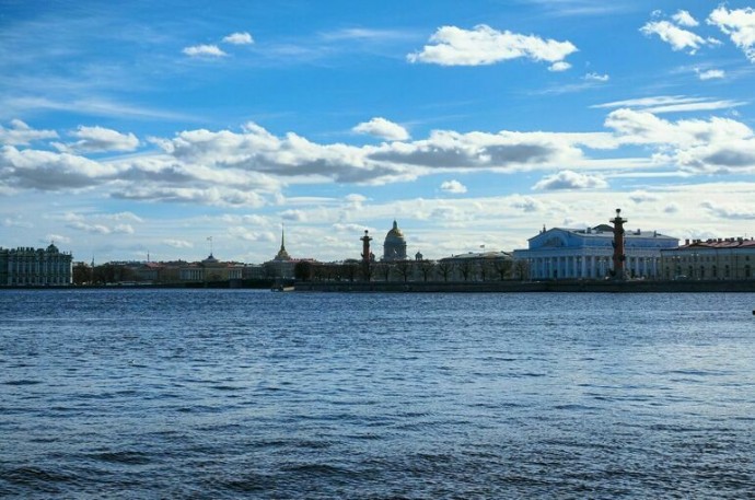 На берегу реки Охта открылась выставка «Дневники Победы» в честь 80-летия парада