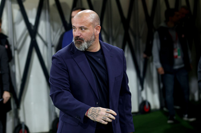 Смолов заявил, что руководству "Спартака" удобно не увольнять Станковича Смолов заявил, что руководству "Спартака" удобно не увольнять Станковича