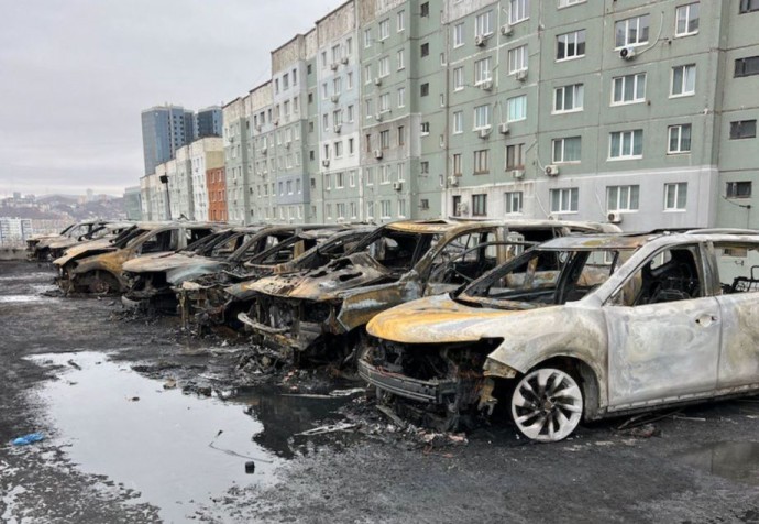 «Ответят хозяева стоянки»: адвокат прокомментировал ночной пожар во Владивостоке