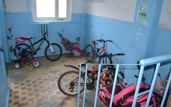 В Госдуме напомнили о штрафах за коляски и велосипеды в подъездах