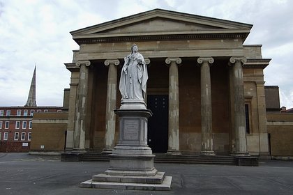 Мужчина продемонстрировал пенис в ходе судебного заседания