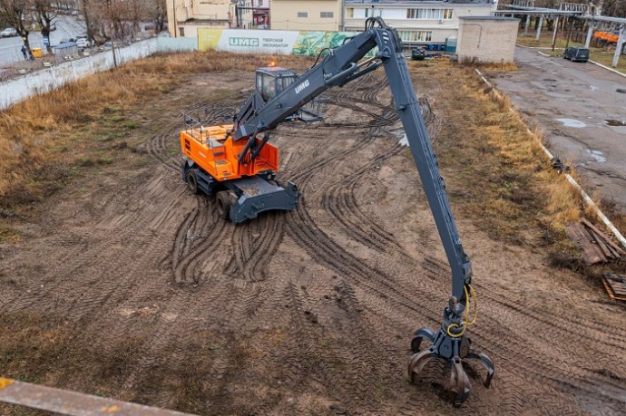 В России разработан первый отечественный 40-тонный колёсный перегружатель В России разработан первый отечественный 40-тонный колёсный перегружатель